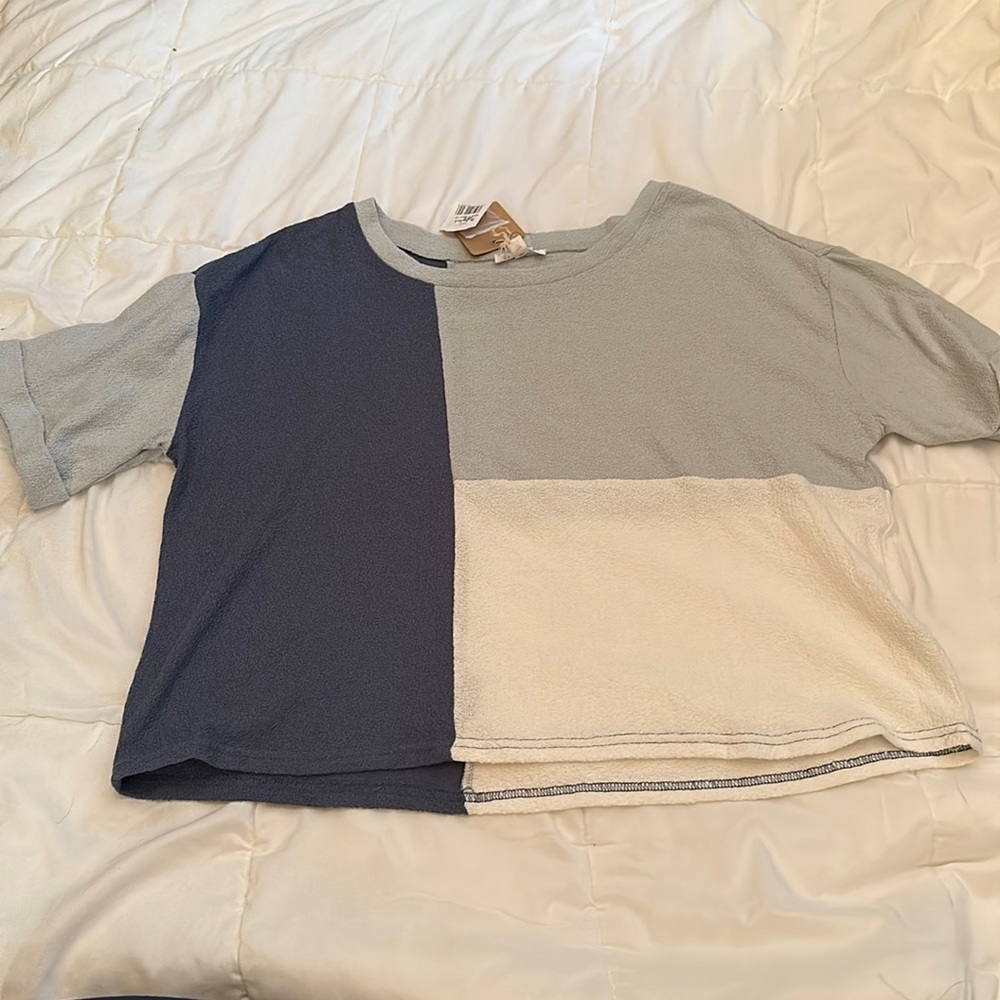 Blu Pepper Block Color Oversized top Size Medium NWT